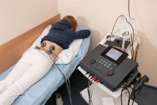 Електрофорез призначається пацієнтам для лікування болю в попереку і купірування запального процесу