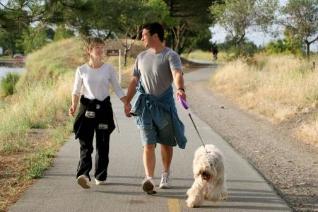 При частих болях у попереку слід замінити активні заняття спортом, прогулянками на свіжому повітрі